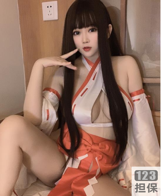 绝美cos《是依酱吖》刚入职的新人冬季女友合集