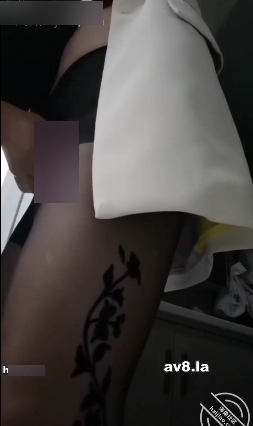 原创-家庭聚会喝多的岳父憨憨入睡，岳母深夜黑丝诱惑，上演家庭乱情戏码